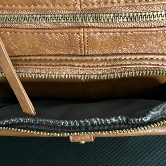 Medium Size Crossbody NWT - Picture 2 of 7